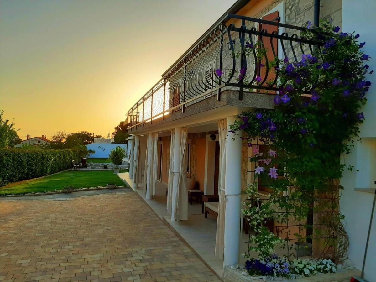 Villa Alma Kaštelir Kültér fotó
