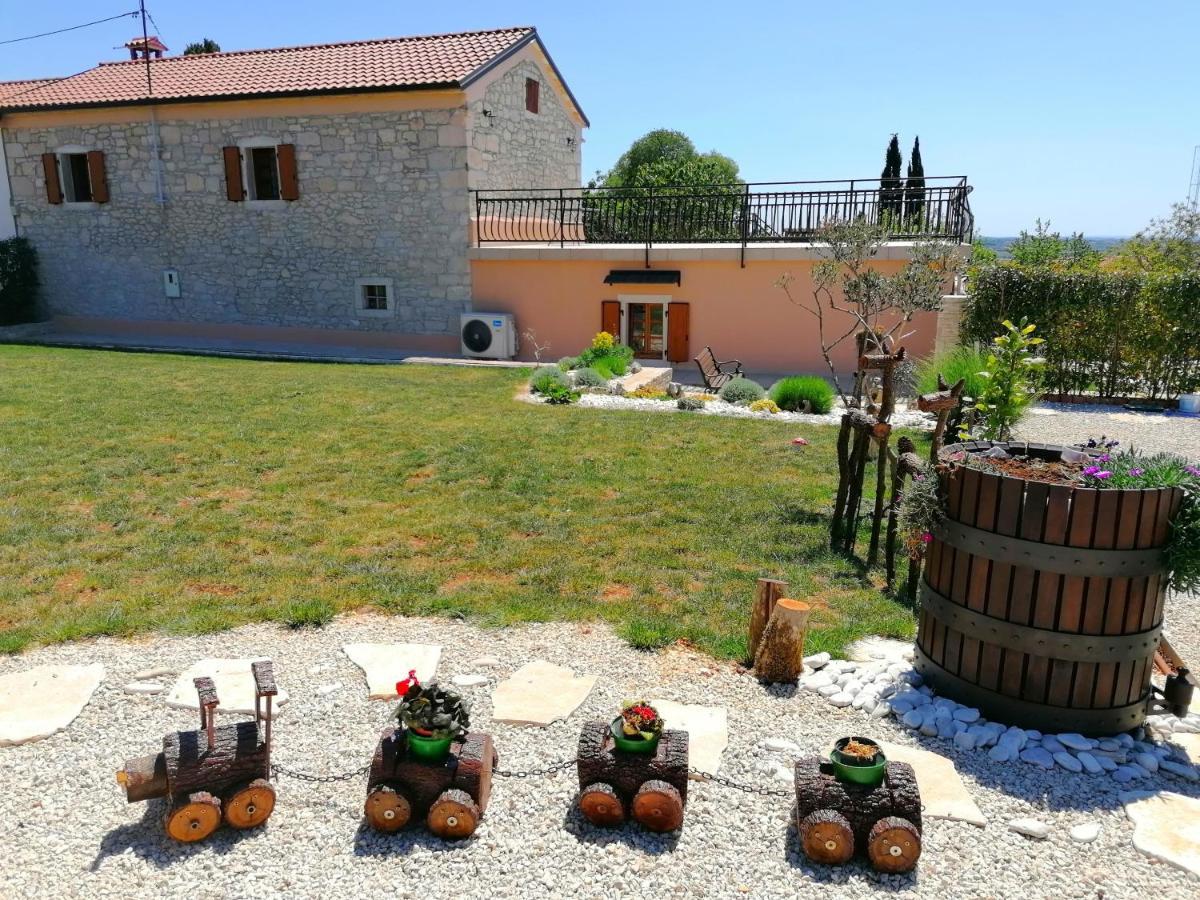 Villa Alma Kaštelir Kültér fotó