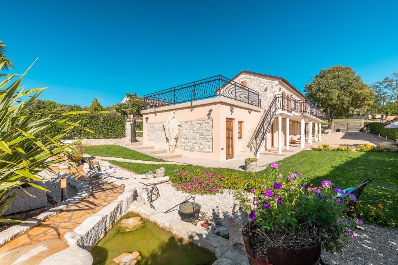 Villa Alma Kaštelir Kültér fotó