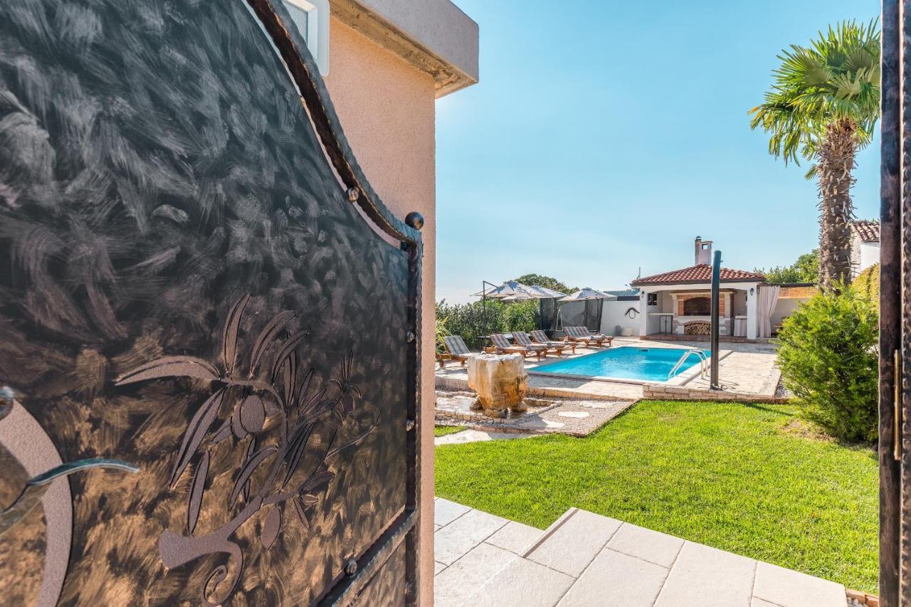 Villa Alma Kaštelir Kültér fotó