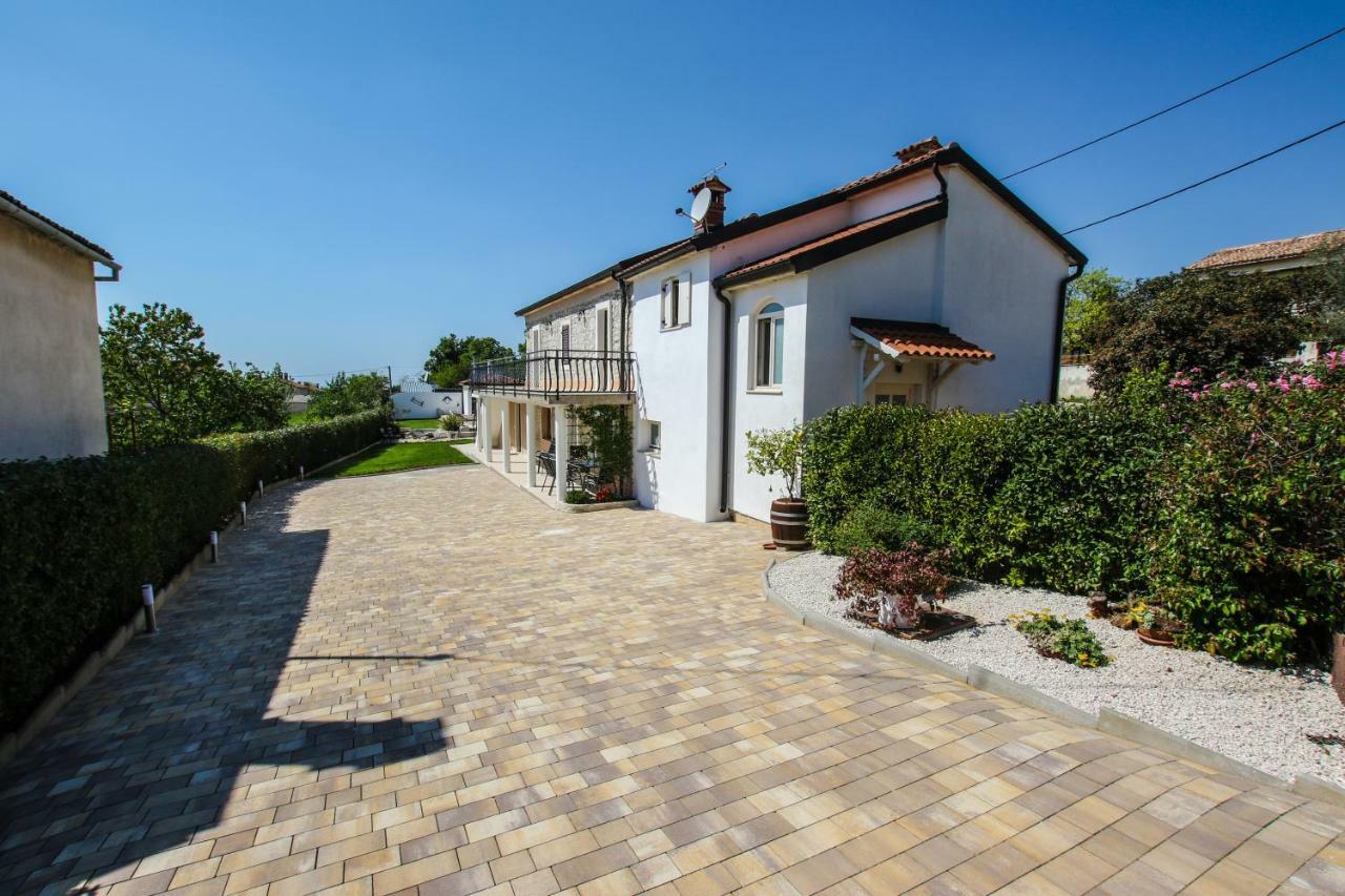 Villa Alma Kaštelir Kültér fotó