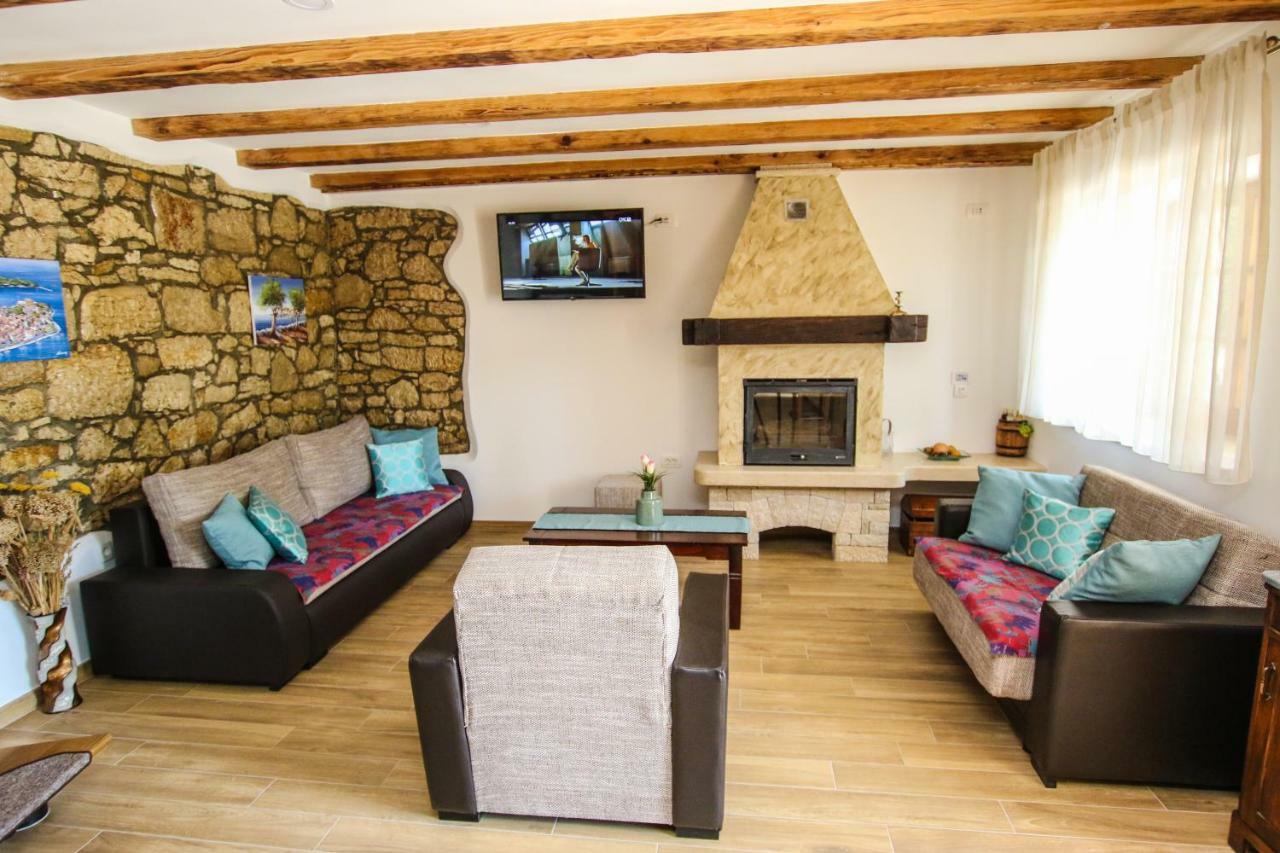 Villa Alma Kaštelir Kültér fotó