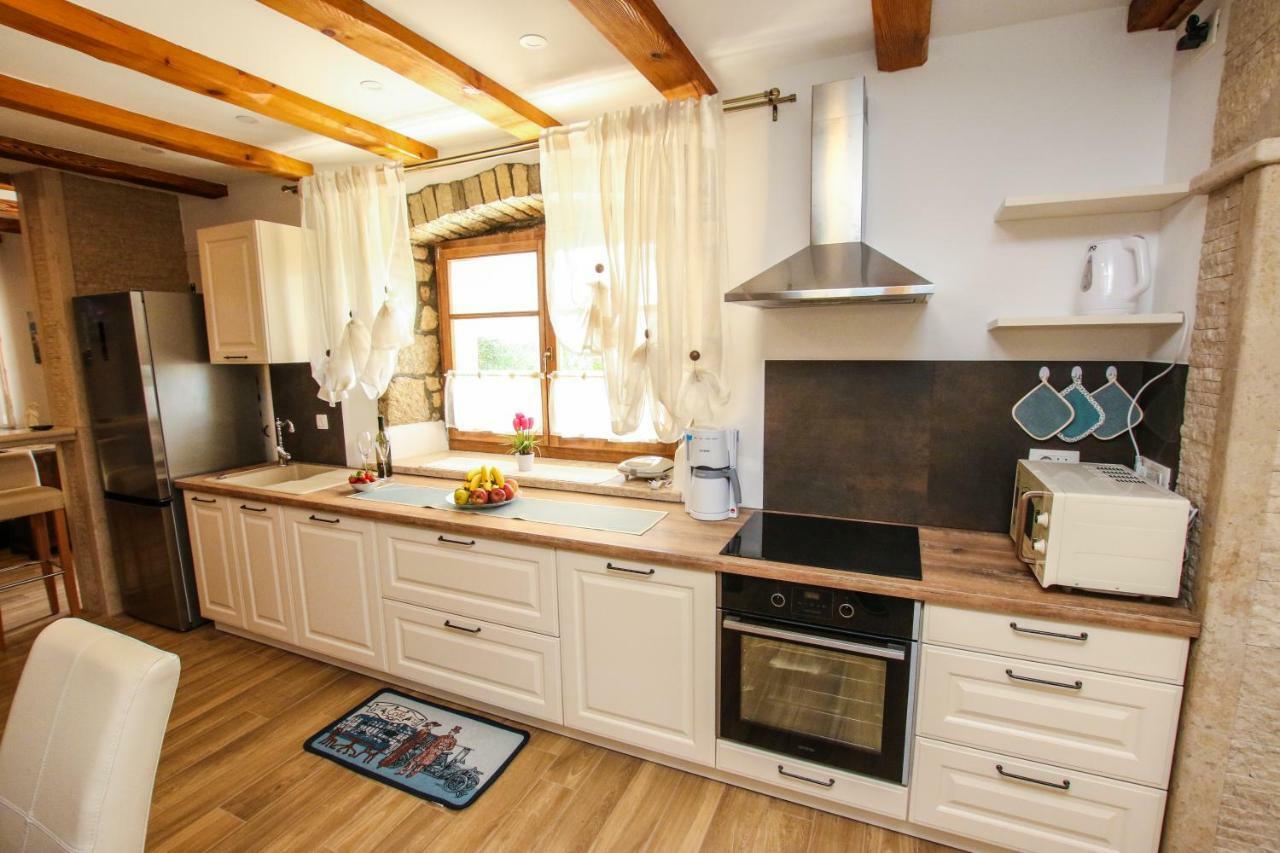 Villa Alma Kaštelir Kültér fotó