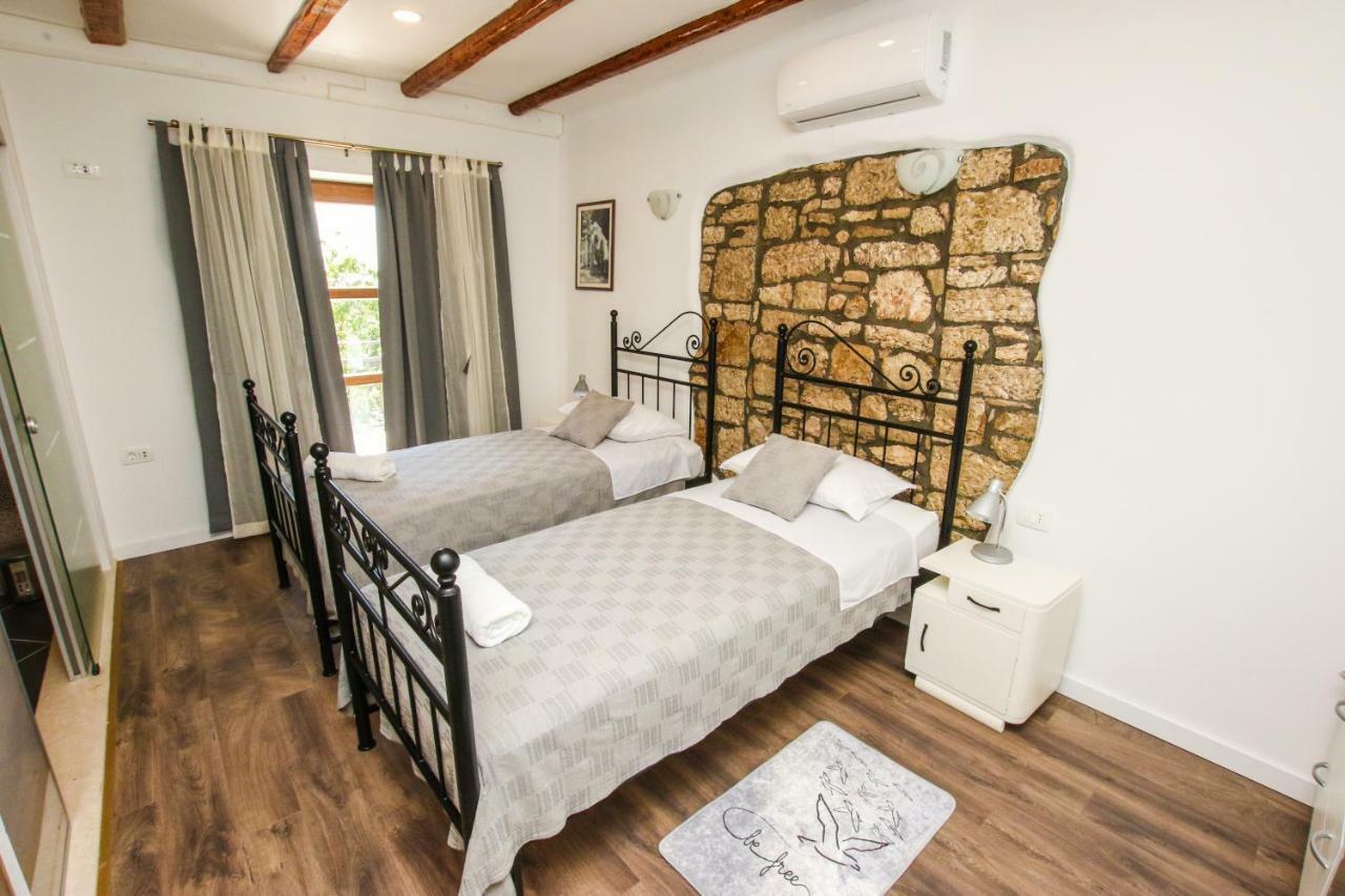 Villa Alma Kaštelir Kültér fotó
