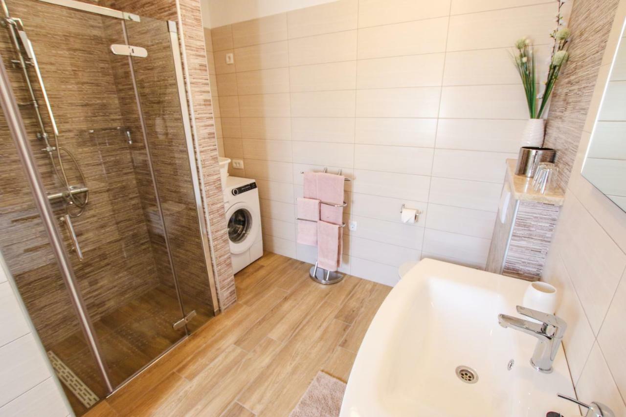 Villa Alma Kaštelir Kültér fotó