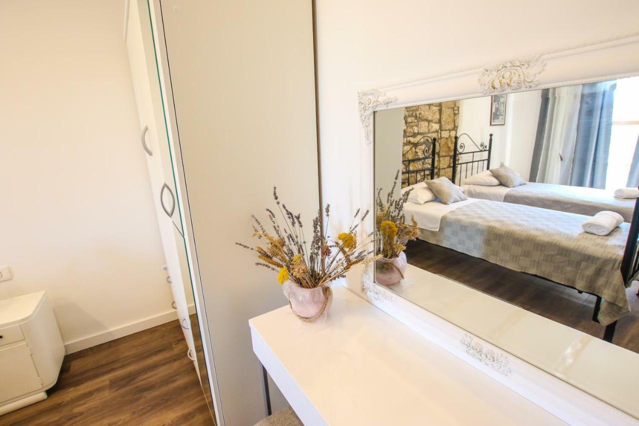 Villa Alma Kaštelir Kültér fotó